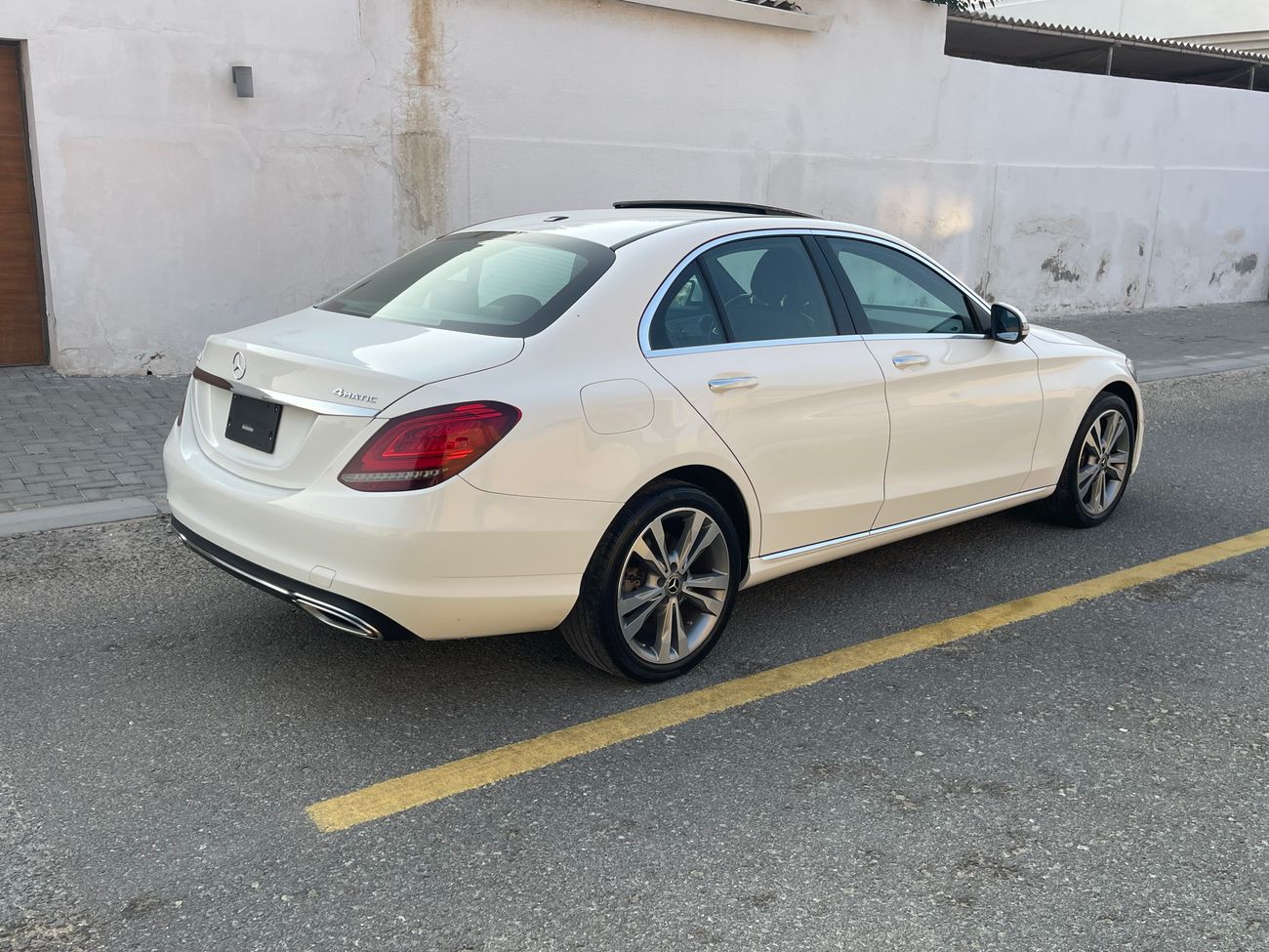 Mercedes-Benz C 300 Std 2.0L (241 HP)
