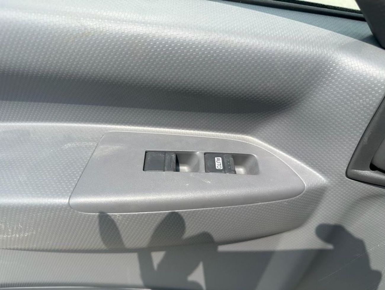 إيسوزو فوروارد Isuzu / N-Series NMR85 E22 Cab Chassis Truck 4x2 Short Wheel Base