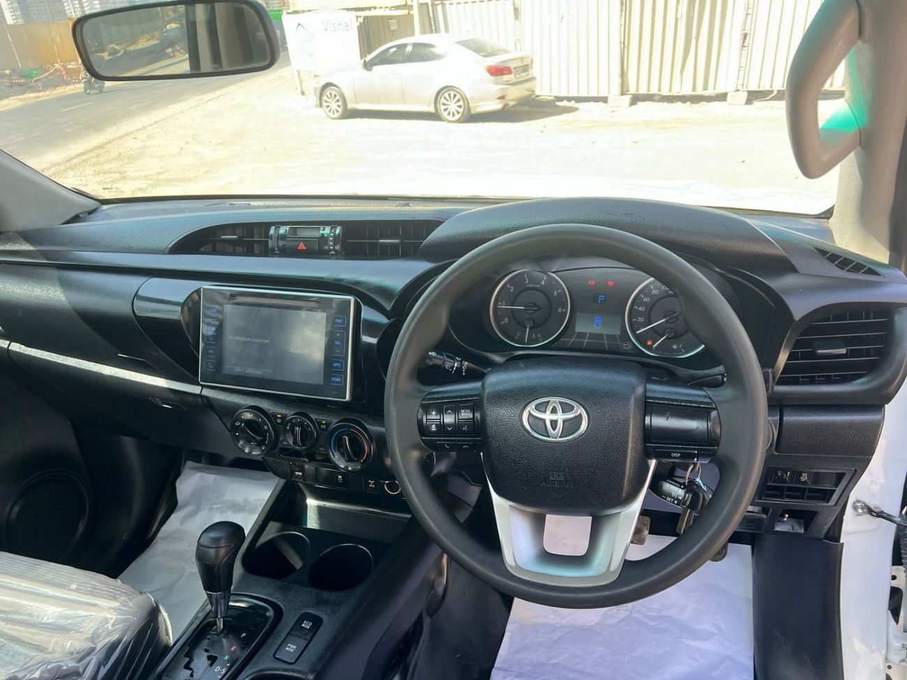 تويوتا هيلوكس diesel ,2.8 liter ,right hand drive ,single cabin ,4wd ,2017 ,only for export available