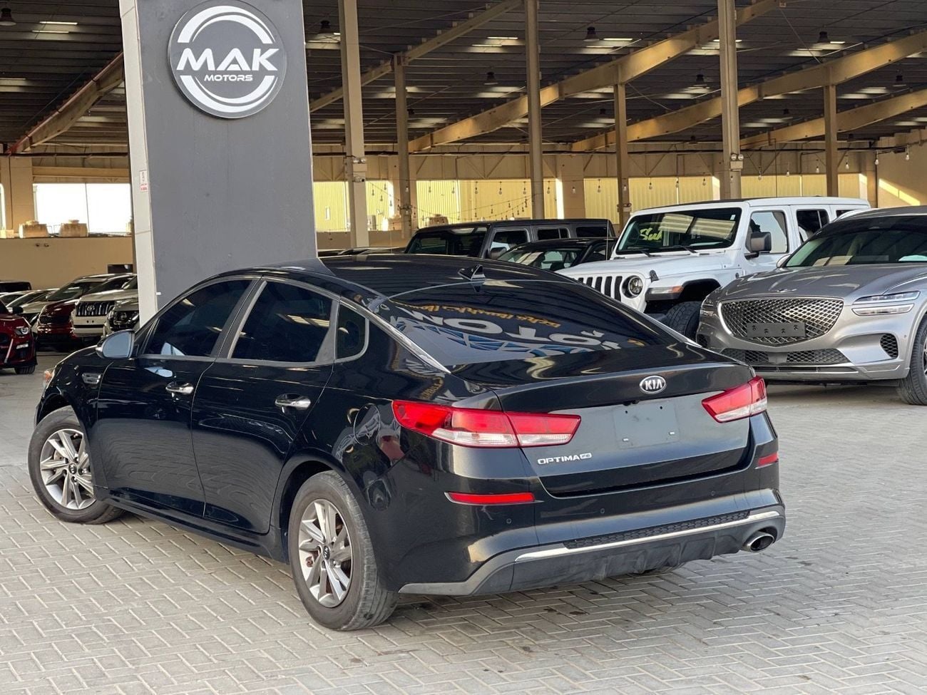 Kia Optima EX Deluxe 2.4L 2.4L V4 / LONE ASSIST / BIG SCREEN / APPLE ANDROID AUTO / LEATHER