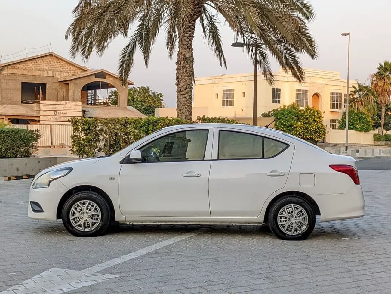Nissan Sunny SV GCC Immaculate Condition Low KM Family Sedan 4 Cylinder Fully Automatic