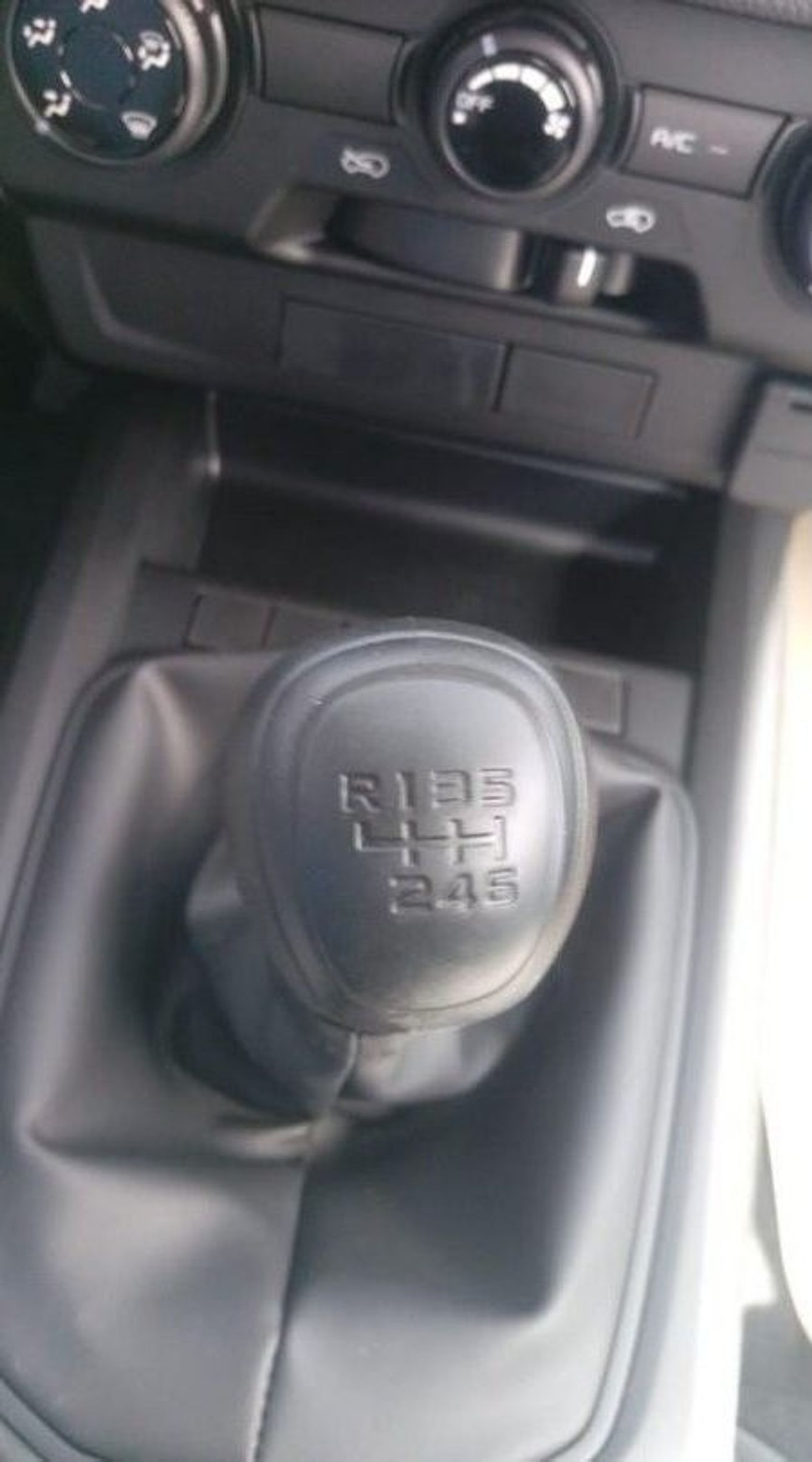 إيسوزو D ماكس 2025 ايسوزو دي ماكس SC 1.9L ديزل يدوي 4X2 زيرو كم