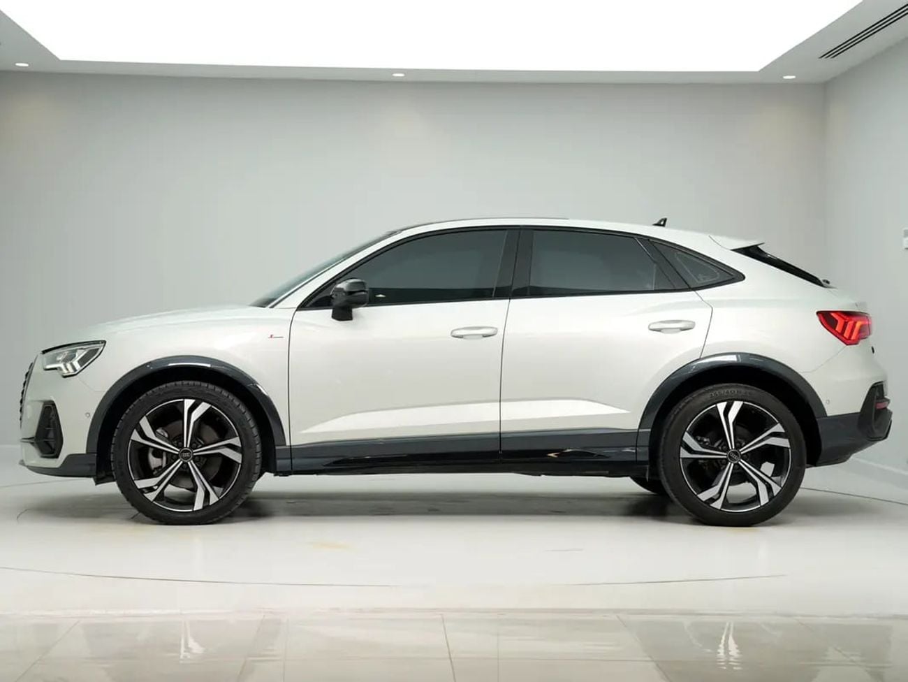 Audi Q3 40 TFSI S-LINE SPORTBACK GCC specs S line Quattro
