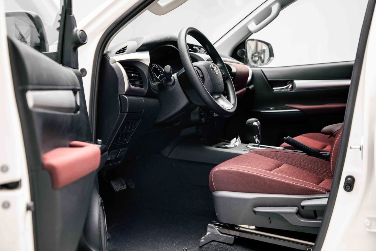 تويوتا هيلوكس HI 2.7L – White Inside Maroon | Export Only