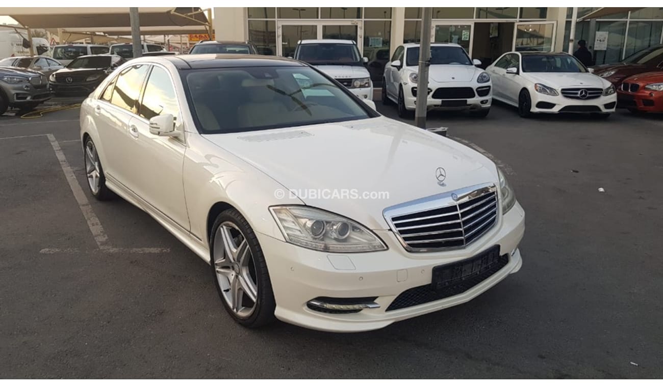 مرسيدس بنز S 350 موديل 2011 حاله ممتازه من الداخل والخارج فل مواصفات كراسي جلد ومثبت سرعه وتكييف خلفي ونظام صوت ممتاز