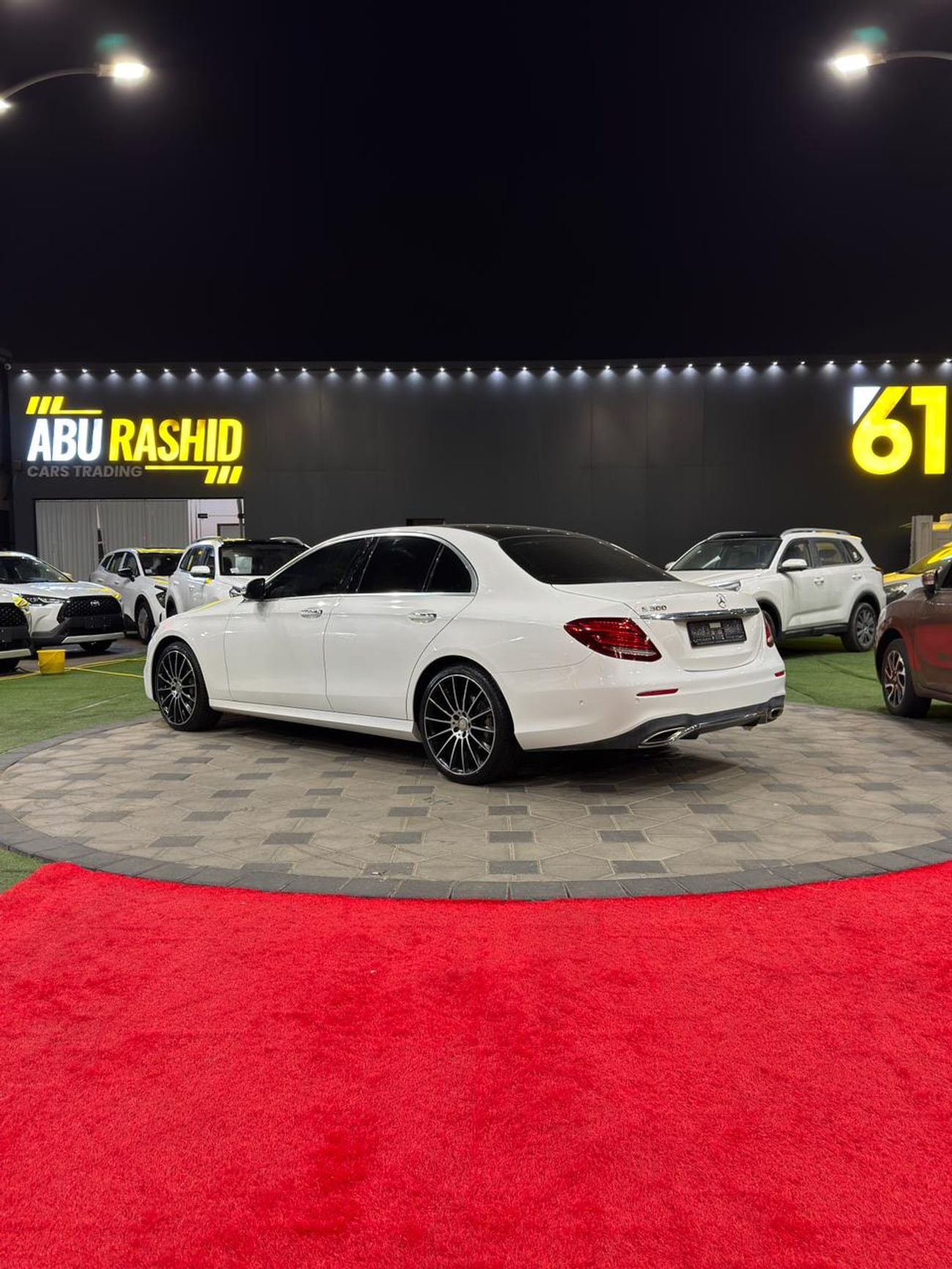 مرسيدس بنز E300 Premium 2.0L