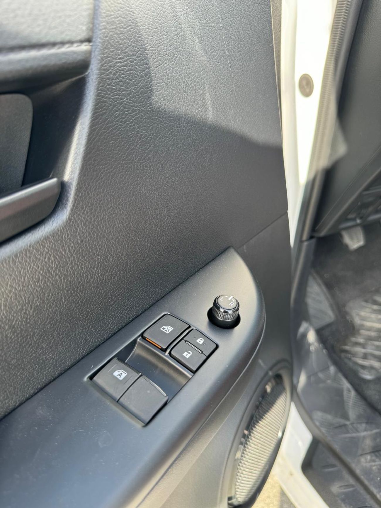 تويوتا هيلوكس EXPORT ONLY - GL 2.7L Single Cab Utility