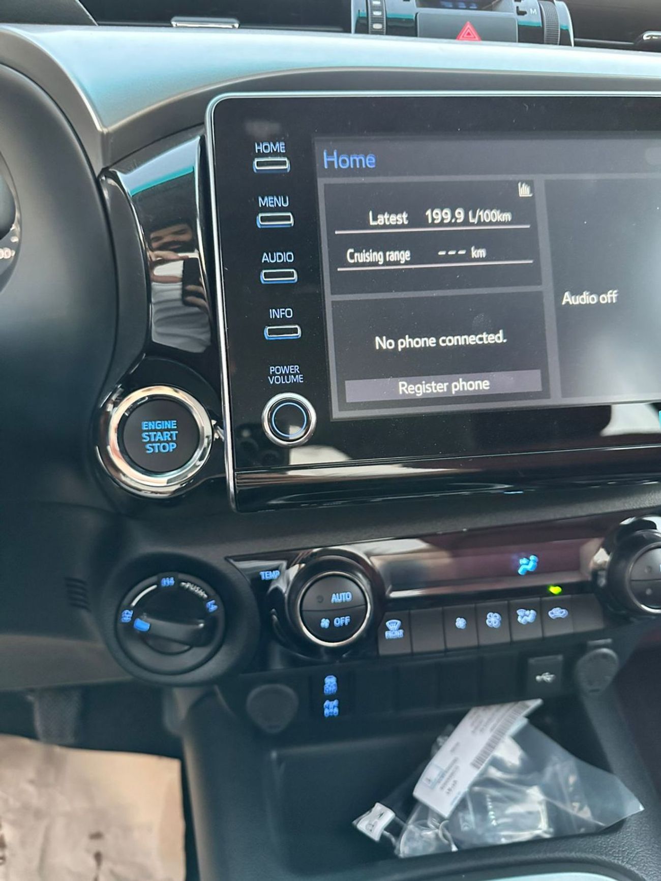 تويوتا هيلوكس SR5 2.7L Petrol Manual Transmutation Double Cap 4x4