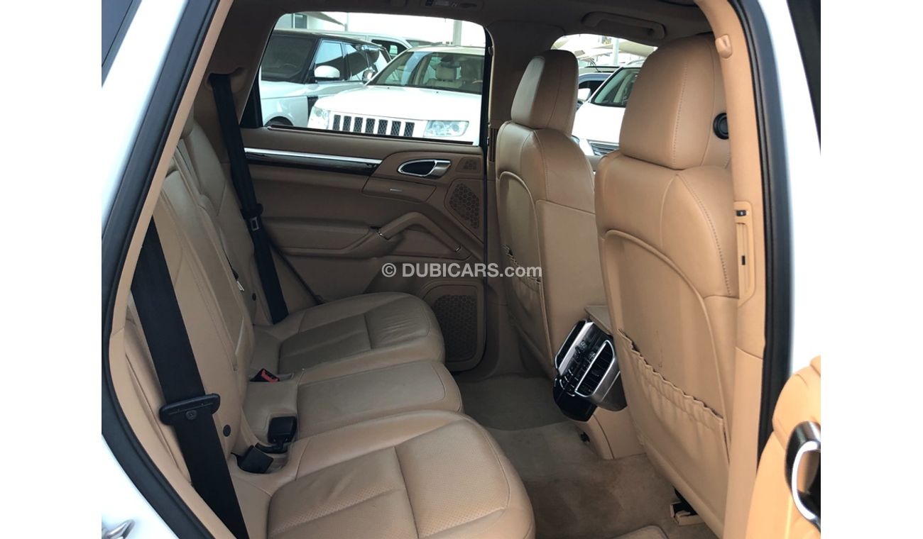 Porsche Cayenne PORSCHE CAYENNE S MODEL 2013  GCC CAR PERFECT CONDITION FULL OPTION PANORAMIC ROOF LEATHER STS BAC