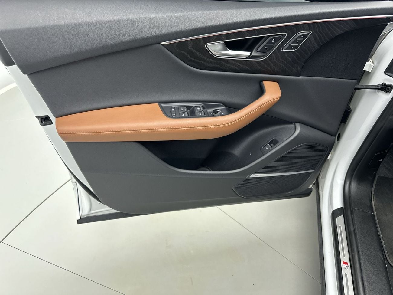 أودي Q8 55 TFSI quattro (340 HP) Luxury (Ref# 07009)