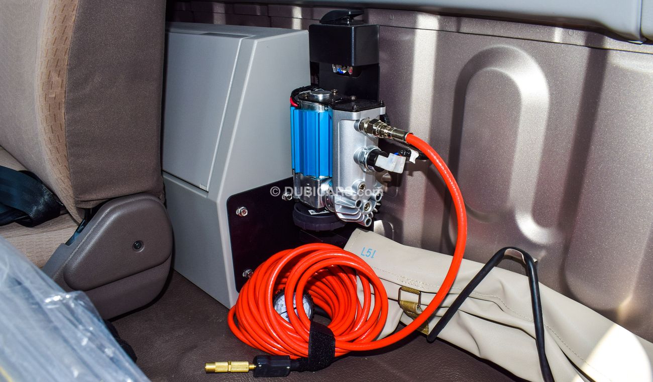 Toyota Land Cruiser Pick Up LX V6 4WD