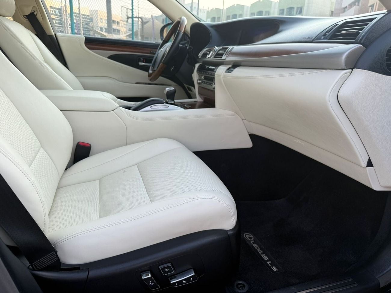 Lexus LS460