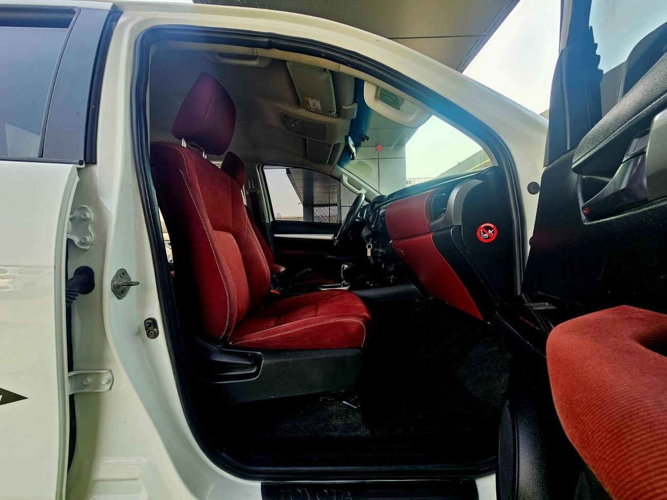 تويوتا هيلوكس SR5 PATROL/ AUTOMATIC/ AUTO WINDOWS/ WIDE BODY/ LOW MILEAGE