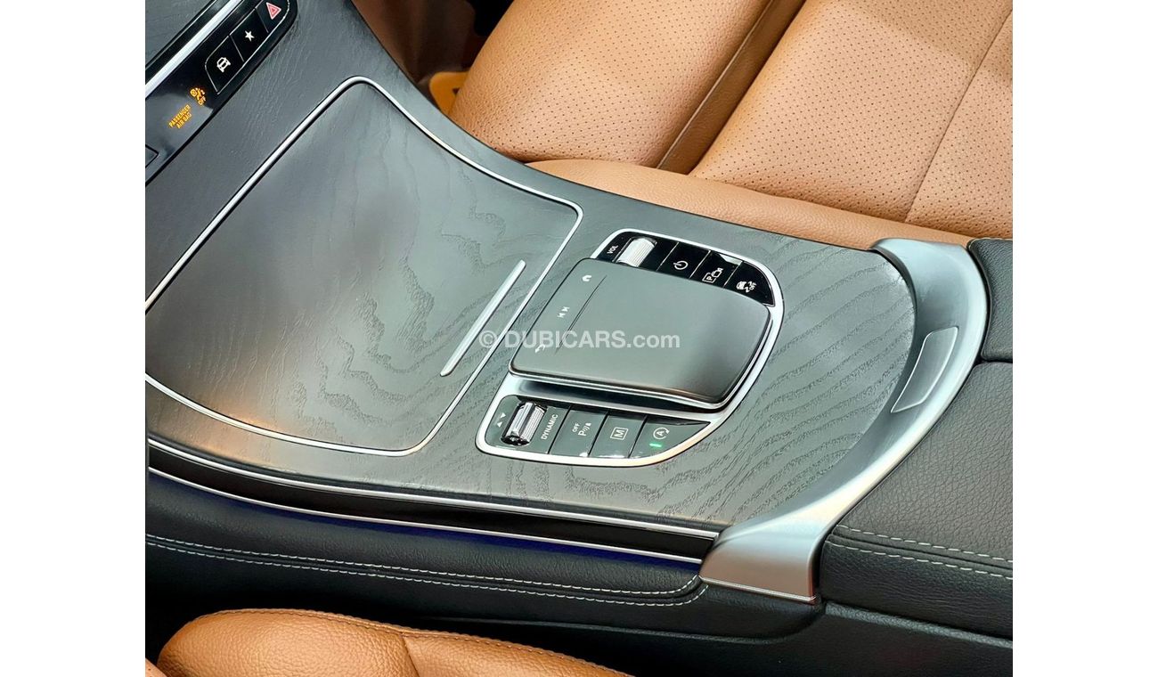 Mercedes-Benz GLC 200 Premium 2020 Mercedes-Benz GLC200 4MATIC AMG, Mercedes Warranty 2025, Mercedes Service History, GCC