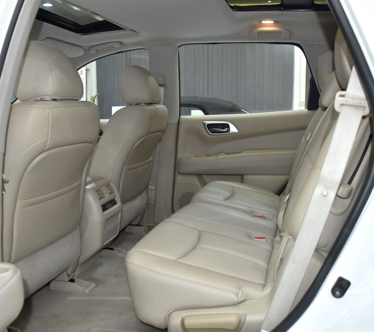 نيسان باثفايندر EXCELLENT DEAL for our Nissan Pathfinder SV 4WD ( 2015 Model ) in White Color GCC Specs