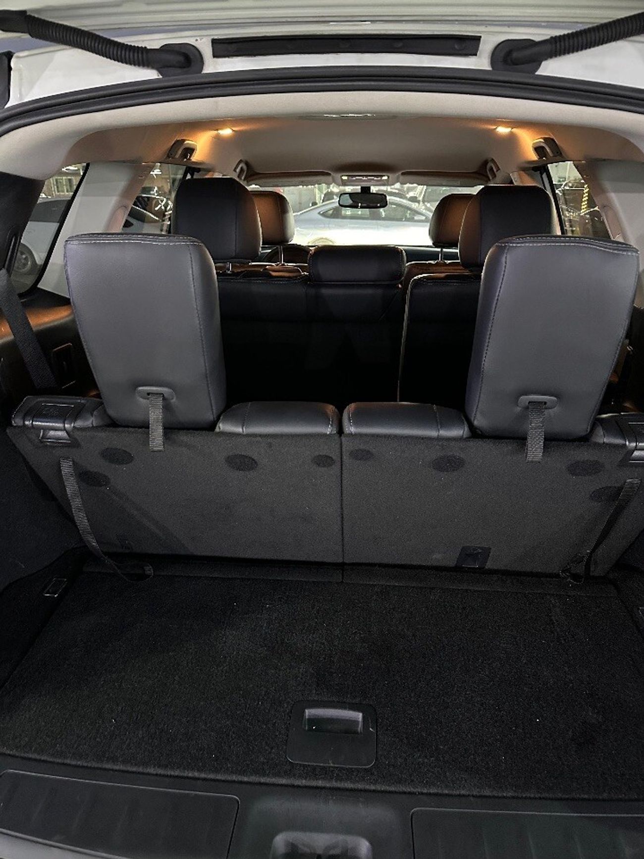 Nissan Pathfinder the car is in perfect condition, from the twentieth year, 4wd with an engine capacity of 3.5 360 cam