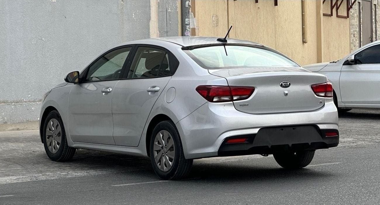 كيا ريو EX 1.4L (107 HP) Sedan