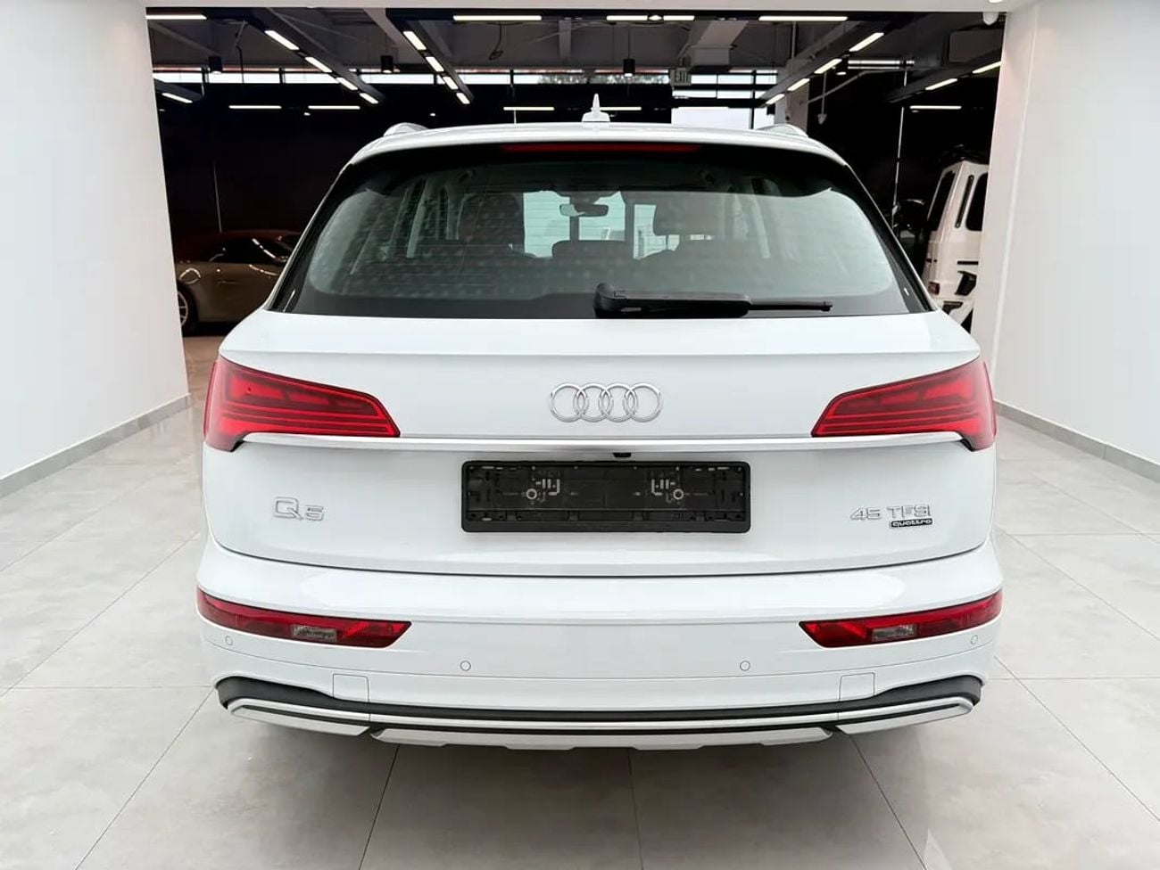 أودي Q5 45 TFSI | GCC Specs | S-line | Premium Interior