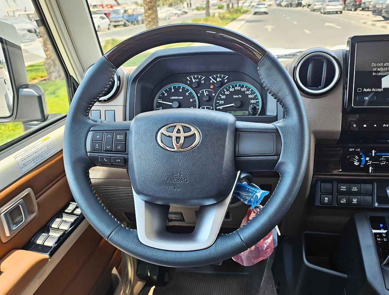 Toyota Land Cruiser 70 4.0L PETROL / AT / DIFF LOCK/ WINCH SNORKEL / FULL OPTION (CODE # 68081)