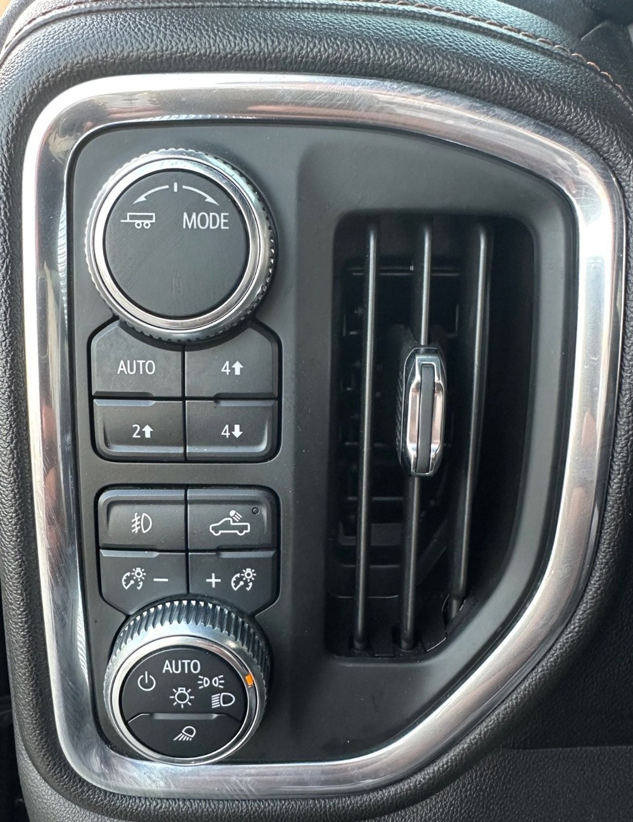 جي أم سي سييرا 1500 REG/CAB AT4
