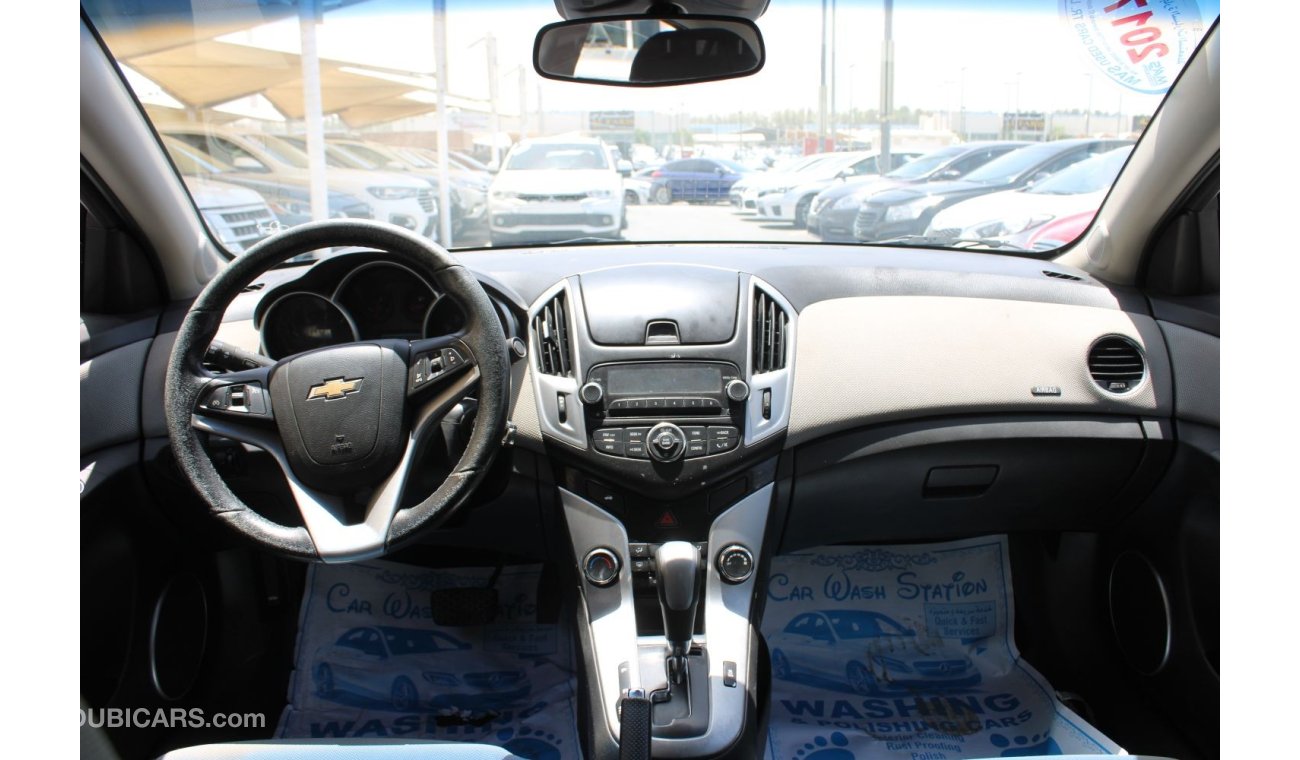 Chevrolet Cruze LT ACCIDENTS FREE - GCC - ORIGINAL PAINT - CAR IS IN PERFECT CONDITION INSIDE OUT