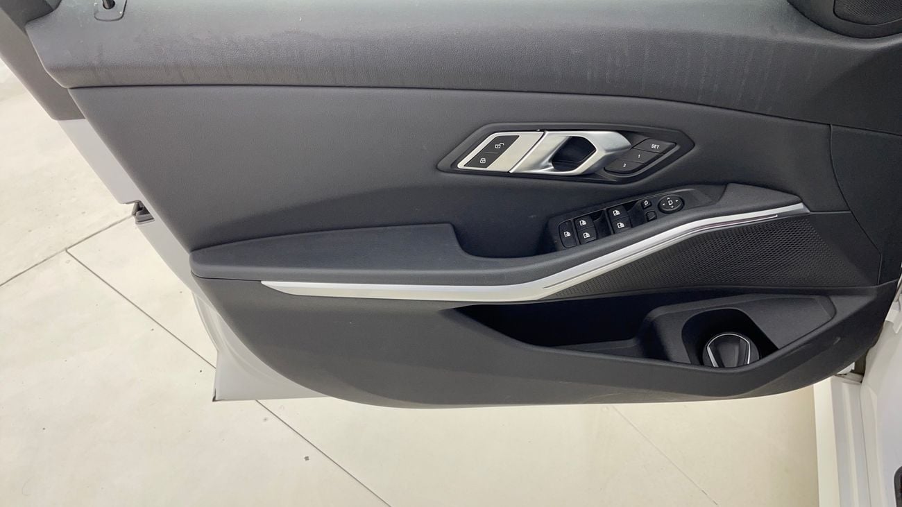 BMW 320i EXCLUSIVE 2 | Zero Down Payment | Home Test Drive