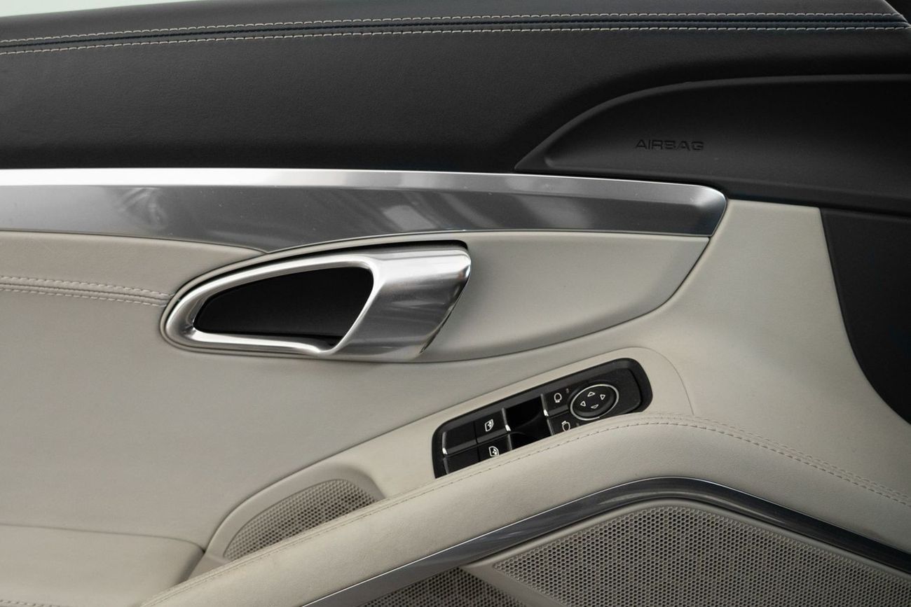 Porsche 911 Targa 4 3.4L Targa 4 3.0L