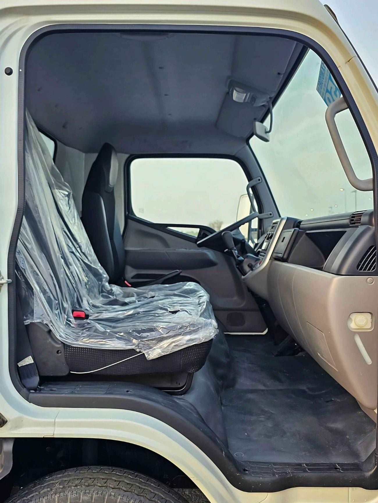 Mitsubishi Fuso Canter FREEZER BOX/4.2L DIESEL M/T/SINGLE CABIN/CODE#CANF