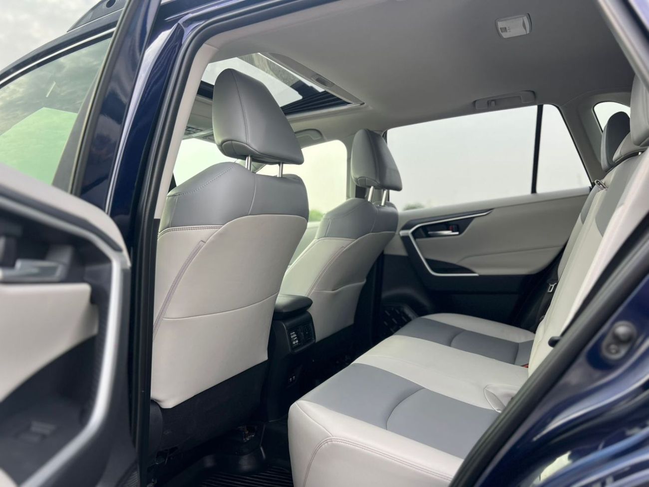 Toyota RAV4 XLE 2019 Toyota Rav4 Full Option 2.5L V4 - Rear Camera - Leather Seat - Sunroof - AWD 4x4