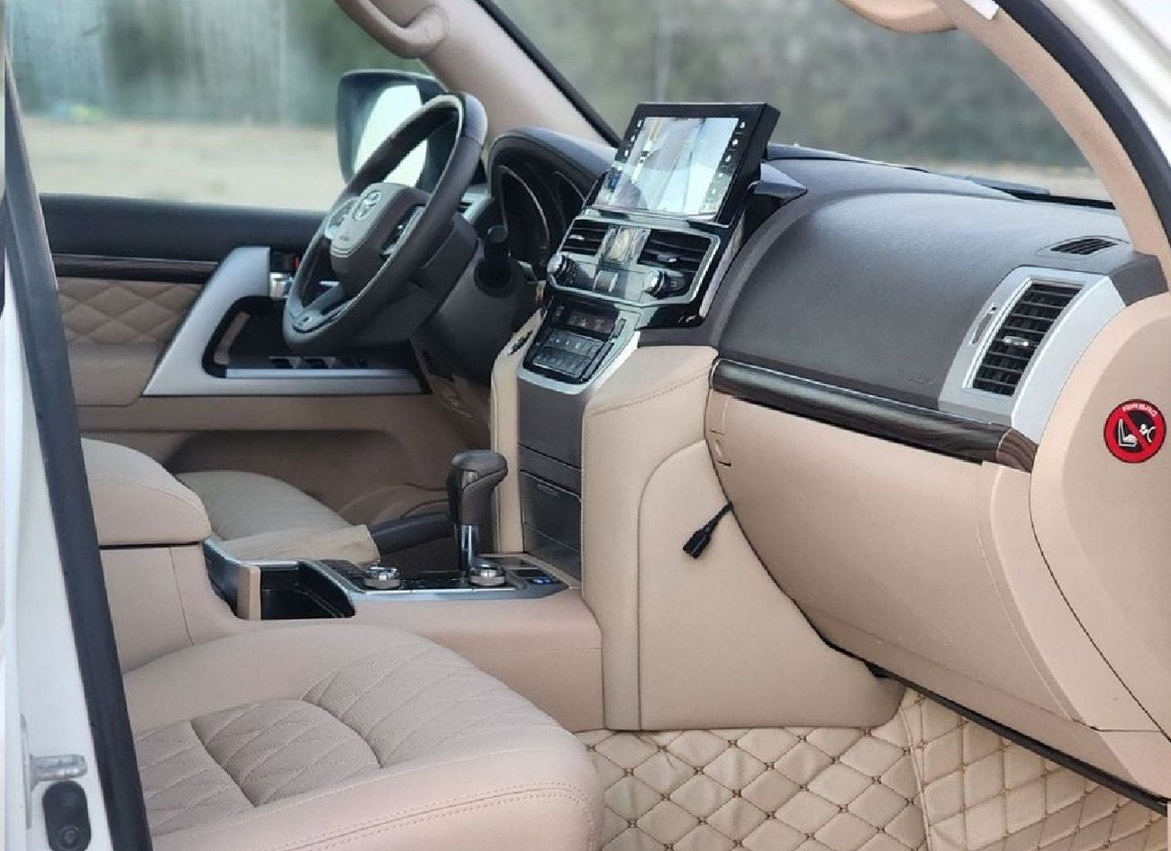 تويوتا لاند كروزر 2015 VXR V8 Facelift 2024 Ship Full Option Top Of The Range Car is very clean Title