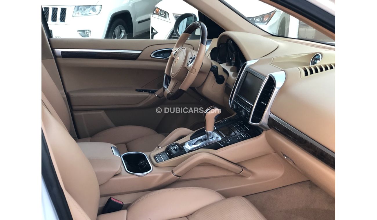 Porsche Cayenne PORSCHE CAYENNE S MODEL 2013  GCC CAR PERFECT CONDITION FULL OPTION PANORAMIC ROOF LEATHER STS BAC