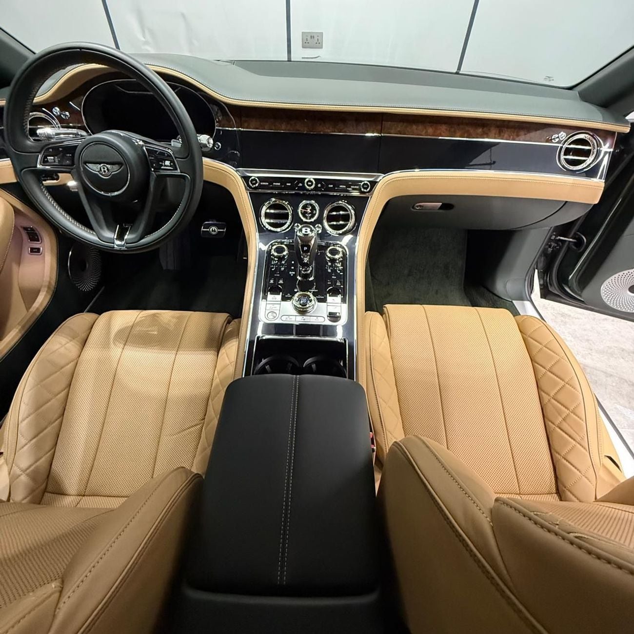 Bentley Continental GT STD W12 4.0T V8 | GCC Specs | Full Service History | Under Dealer Warranty