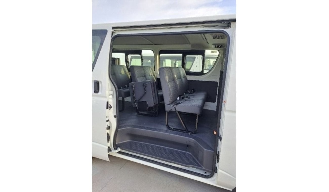 تويوتا هاياس Toyota Hiace 2.5 LTR DSL Passenger Van