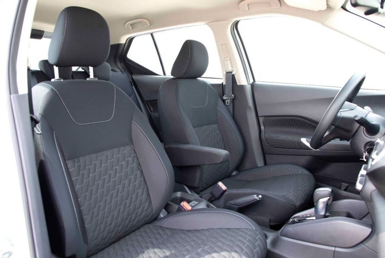 Nissan Kicks 2024 Nissan Kicks 1.6 SV - Silver inside Black | Export Only