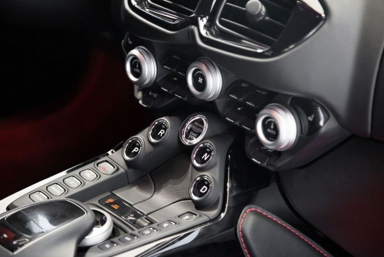 Aston Martin Vantage Aston Martin Vantage V8