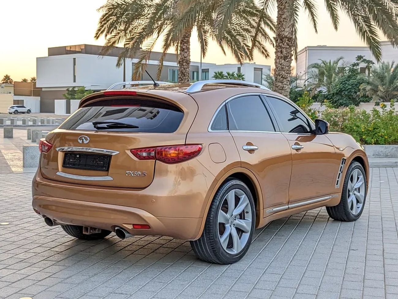 إنفينيتي FX50 Sport GCC Specs Very Clean Agency Mint Condition V8 Premium Luxury SUV