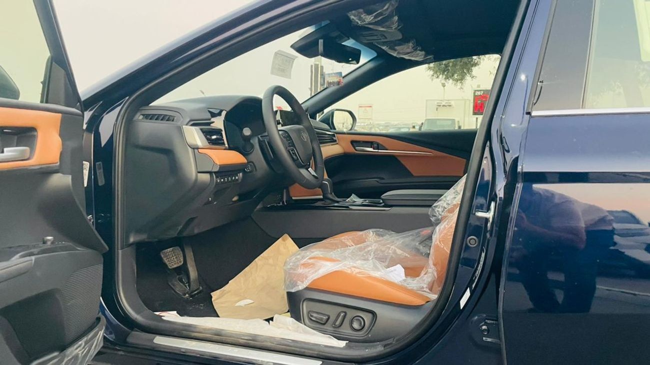 تويوتا كامري CAMRY 2.5 HYBRID LUMEIR