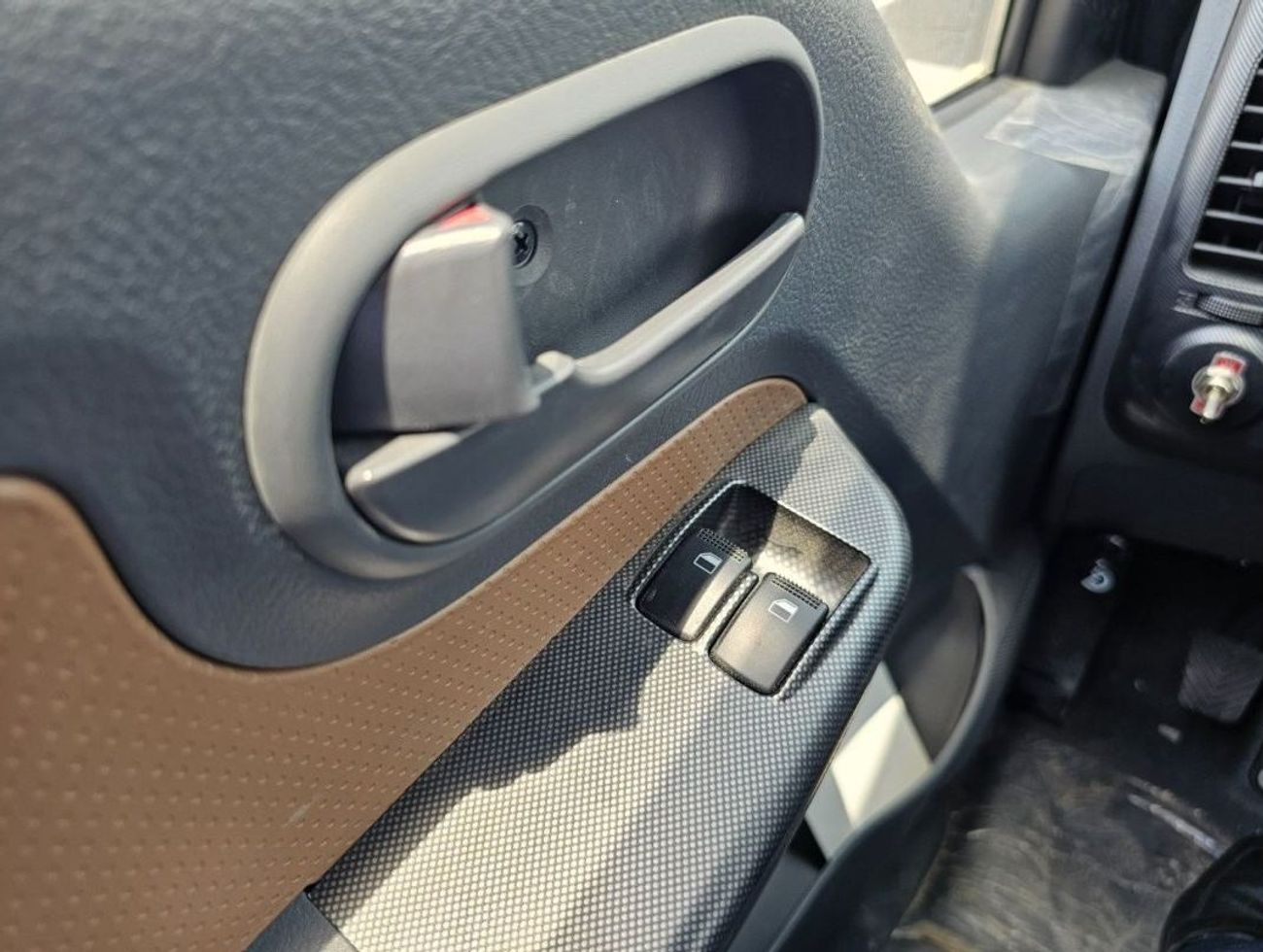 كيا بونغو KIA Bongo K4000 3.0L Turbo Diesel, Pick-up Truck, Dual Compressor -18° to 10° C With Side Door,