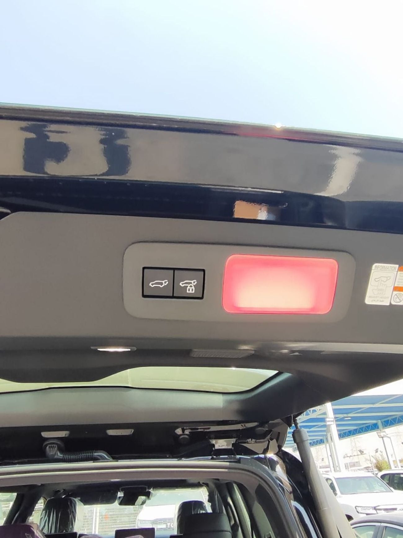 Toyota Land Cruiser VX TOYOTA Land Cruiser VX 4.0 P AT Omani SPECS Fully Loaded| Soft door close | JBL| Back LED lighting|