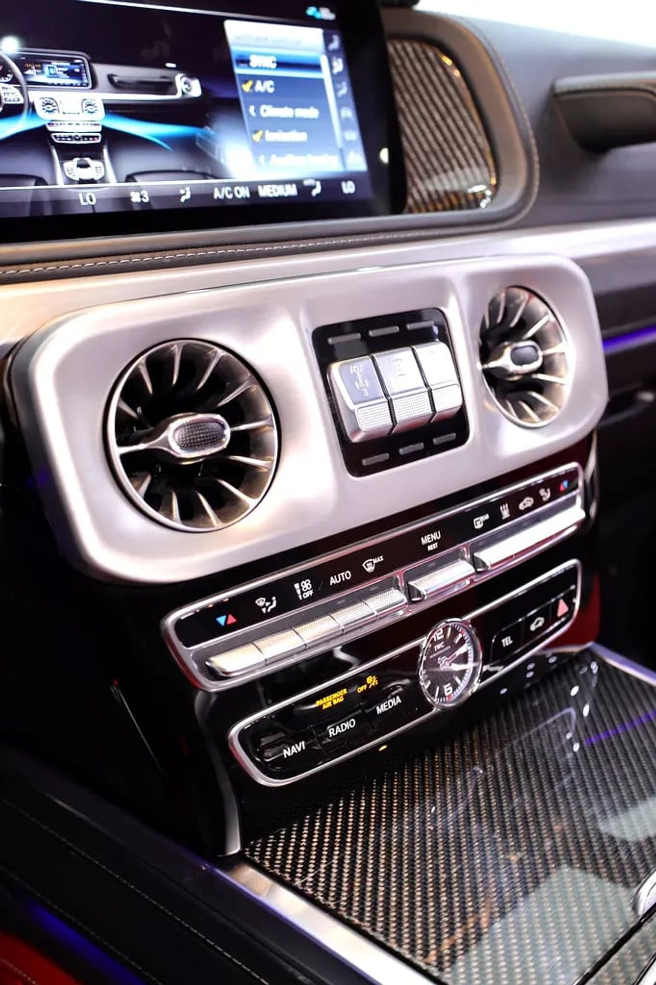 Mercedes Benz G63 AMG G63 DOUBLE NIGHT PACKAGE + CARBON + DIAMOND SEATS + FILE IN GARGASH