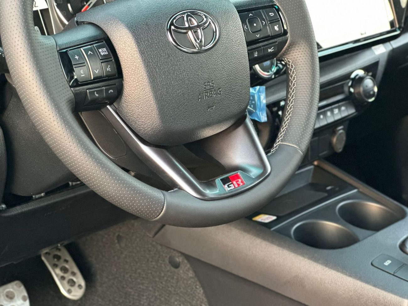 Toyota Hilux HILUX 2.8 GR-S 4WD AT RADAR WIRELESS CHARGER   BSM MY2025