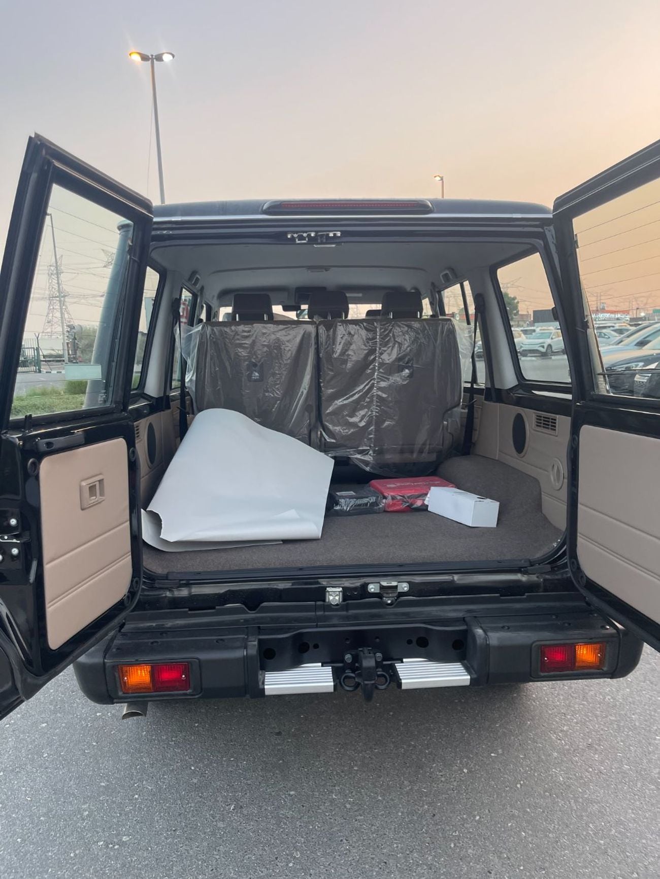 Toyota Land Cruiser 70 LC 78 HARDTOP 4.0L MT