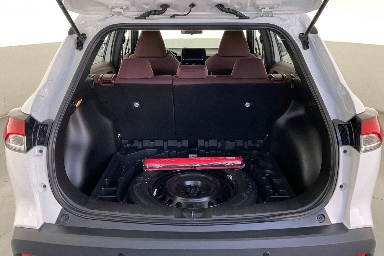 تويوتا كورولا كروس XL | عرض العيد الحصري | خالية من أضرار الفيضانات