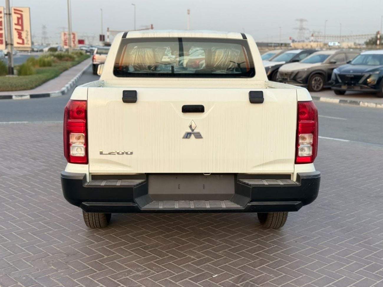 ميتسوبيشي L200 2.4 Petrol manual ميتسوبيشي L200 2.4 لتر بنزين ناقل حركة يدوي 2027