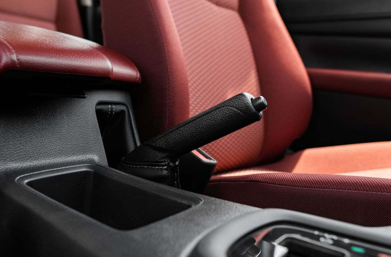 تويوتا هيلوكس 2025 Toyota Hilux DLX 2.7L AT Petrol (White)