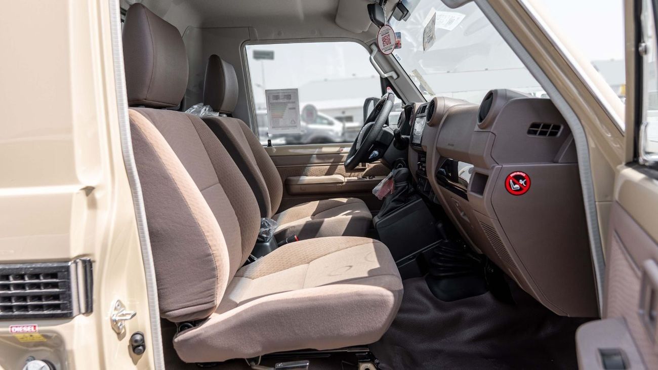 تويوتا لاند كروزر بيك آب 2025 Toyota Land Cruiser LC 79 2.8L AT Diesel with Chrome Bumper