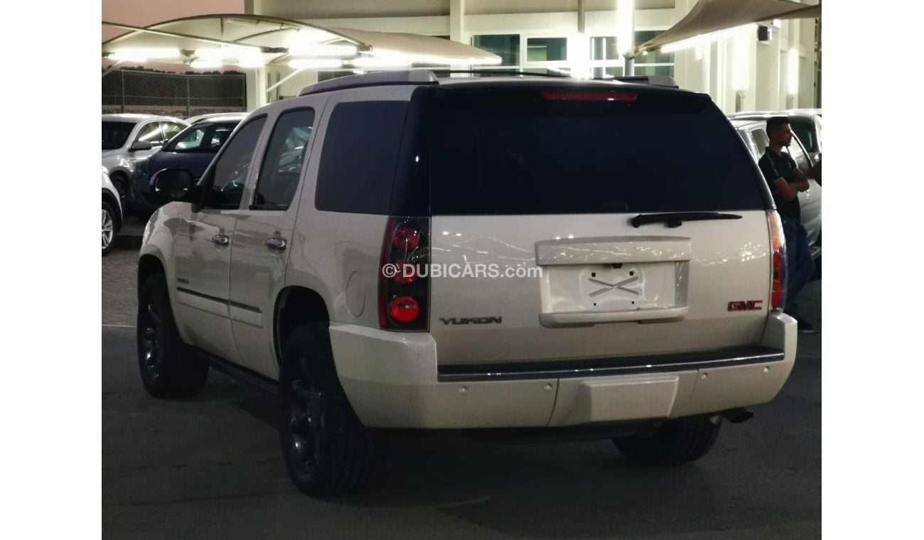 GMC Yukon GMC YOUKAN DENALI 2011 GCC SPECEFECATION