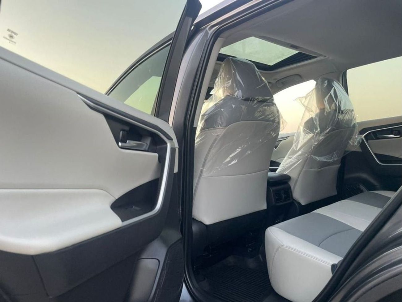 Toyota RAV4 2024 Toyota Rav4 XLE Premium+ 2.5L V4 - AWD 4x4 - Full Option With Radar - 2 Keys -