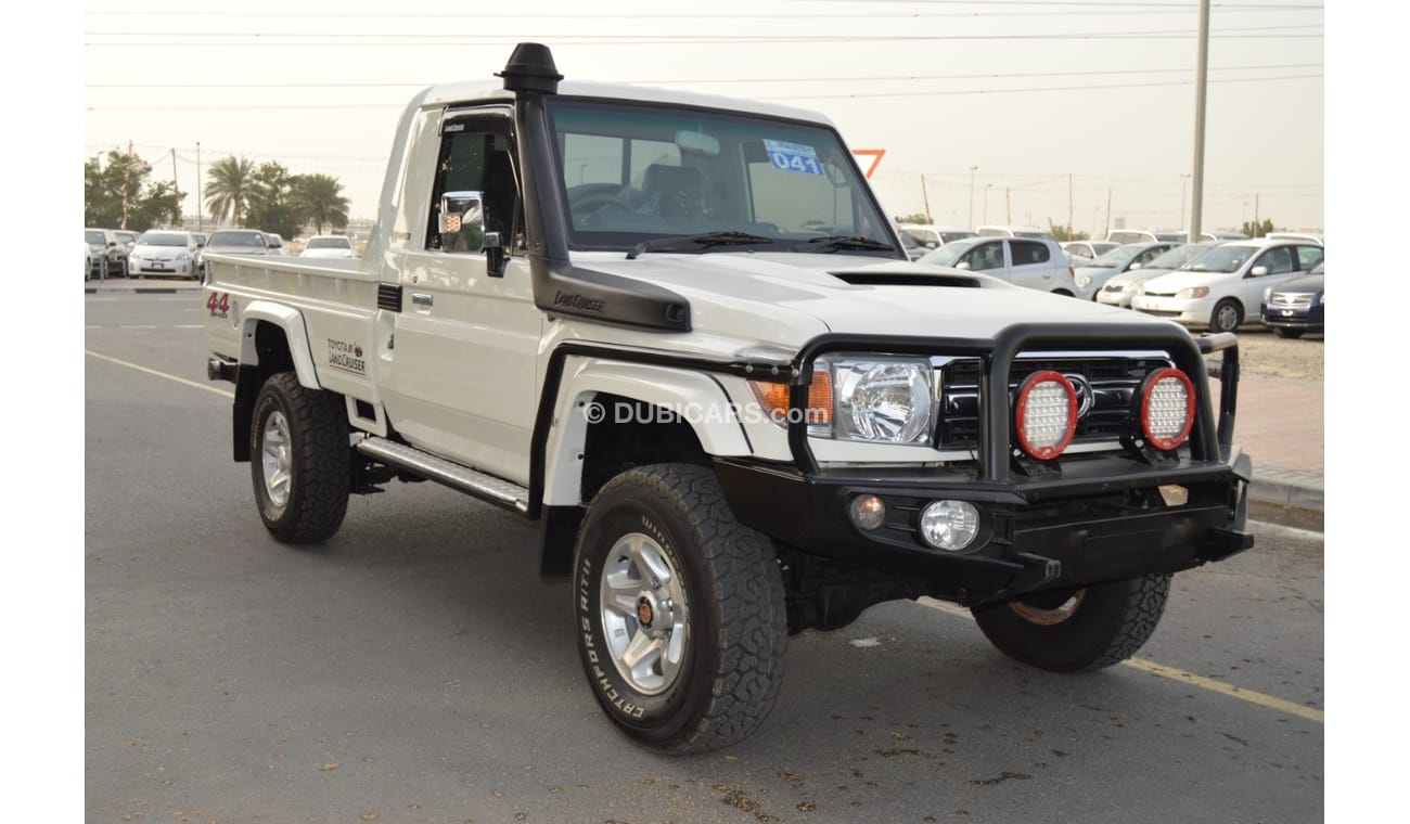Toyota Land Cruiser Pick Up 1vD engine v8 Diesel Clean car