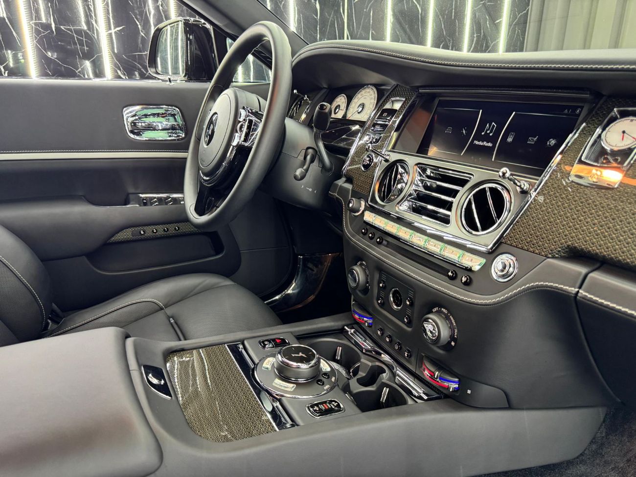 رولز رويس واريث Black Badge 6.6L (632 HP) 2023 Rolls Royce Wraith,  Warranty, Carbon Fiber Package, Very Low Kms, 63